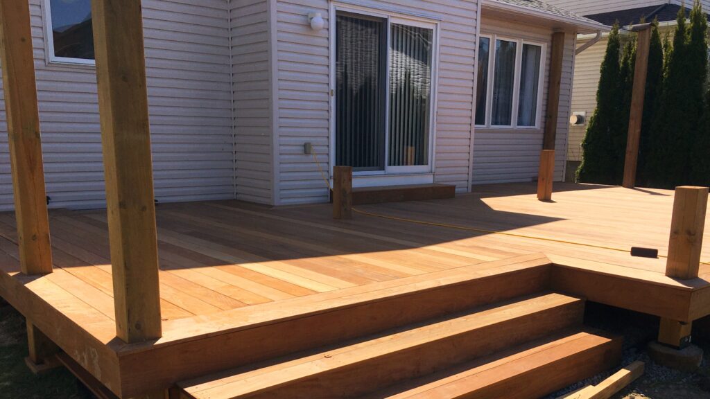 "custome deck build Ottawa"