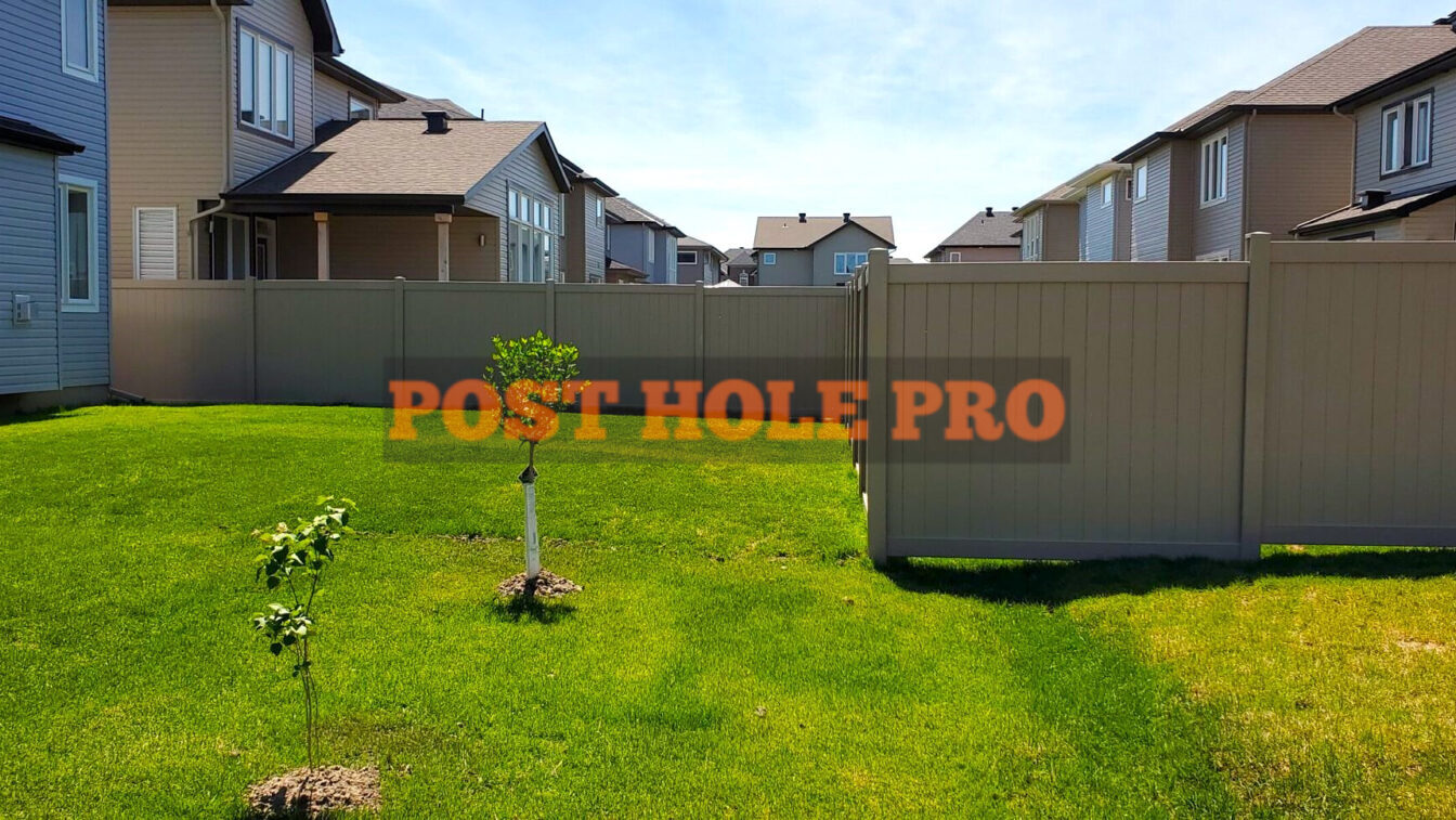 "6' PVC/Vinyl privacy fence installation"