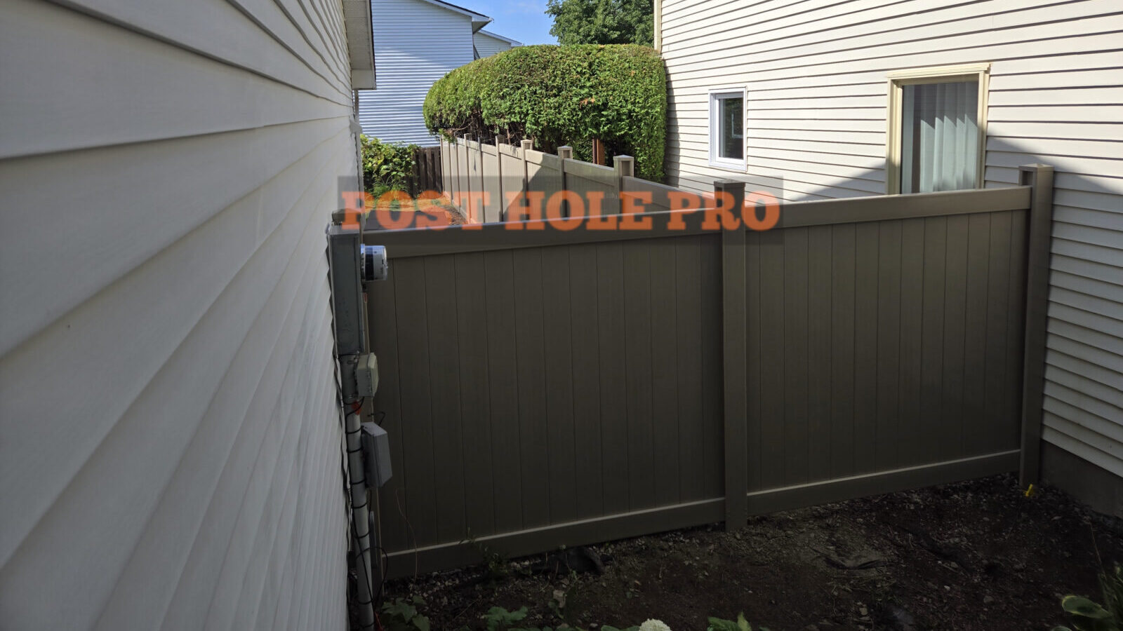 "6' PVC/Vinyl privacy fence installation"