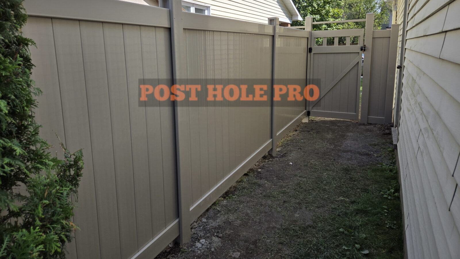 "6' PVC/Vinyl privacy fence installation"